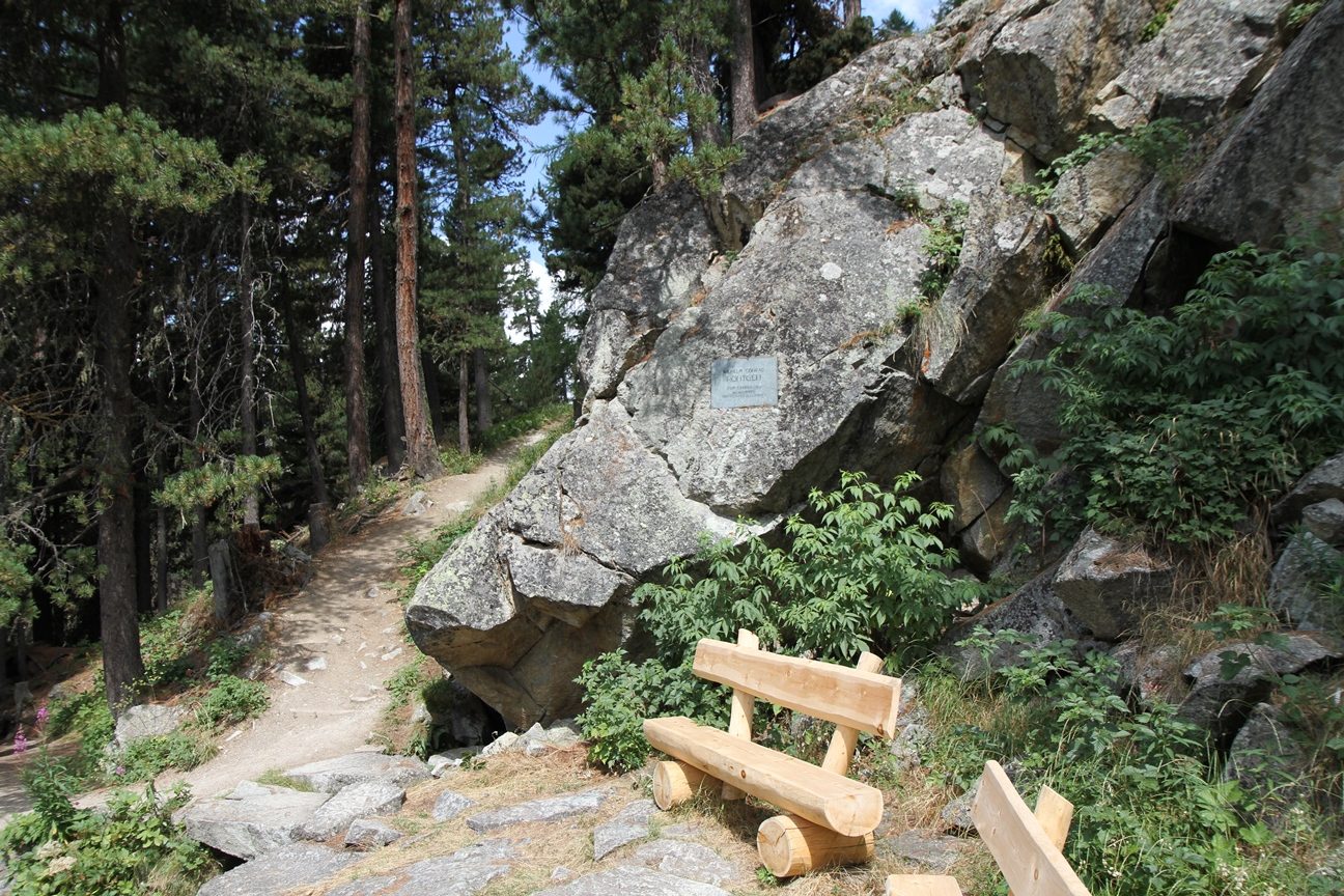 Roentgen's pathway and memorial tablet, Pontresina - 004.JPG